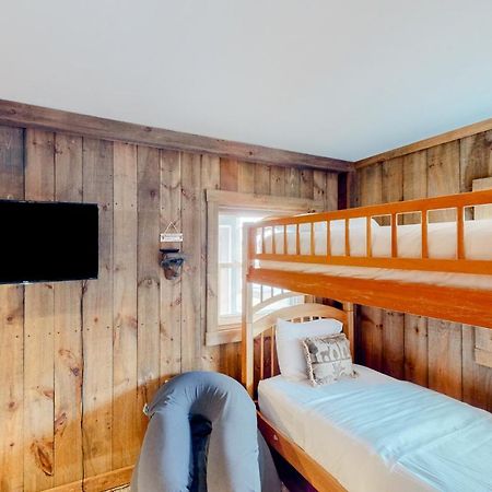 Chalet At The Base Of Okemo Mountain ลัดโลว์ ภายนอก รูปภาพ