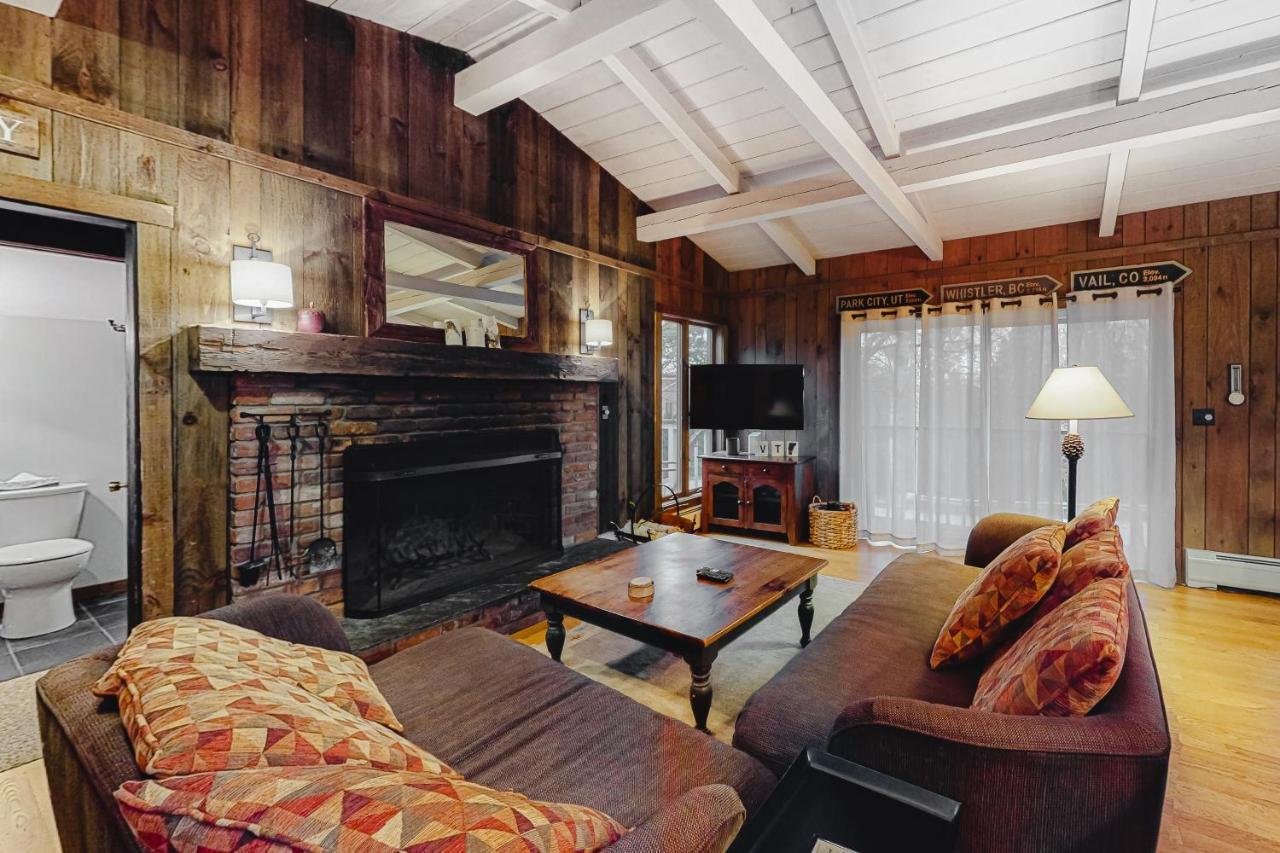 Chalet At The Base Of Okemo Mountain ลัดโลว์ ภายนอก รูปภาพ